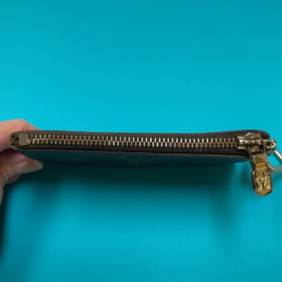 EUC vintage Louis Vuitton keychain - Picture 7 of 15